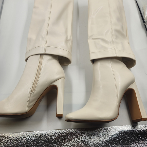 New In Box Elegant Lulu's Lorlia Heeled Boots In Almond for Women Size 7 - Picture 2 of 8